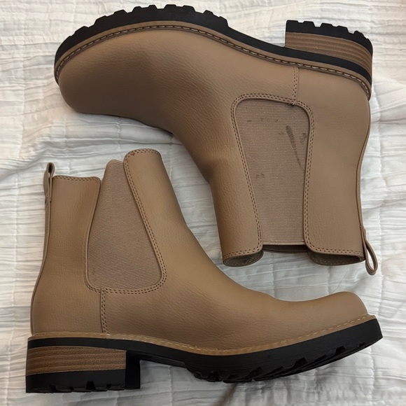 Universal Threads Chelsea Boot Lot - Picture 4 of 6